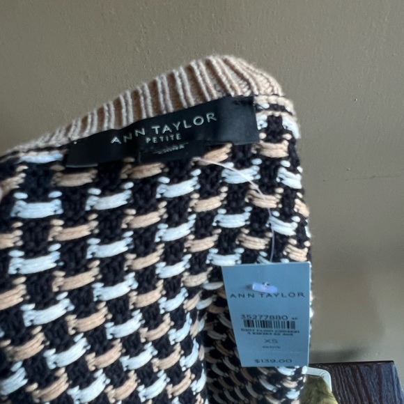 Ann Taylor Cardigan NWT - Picture 2 of 7